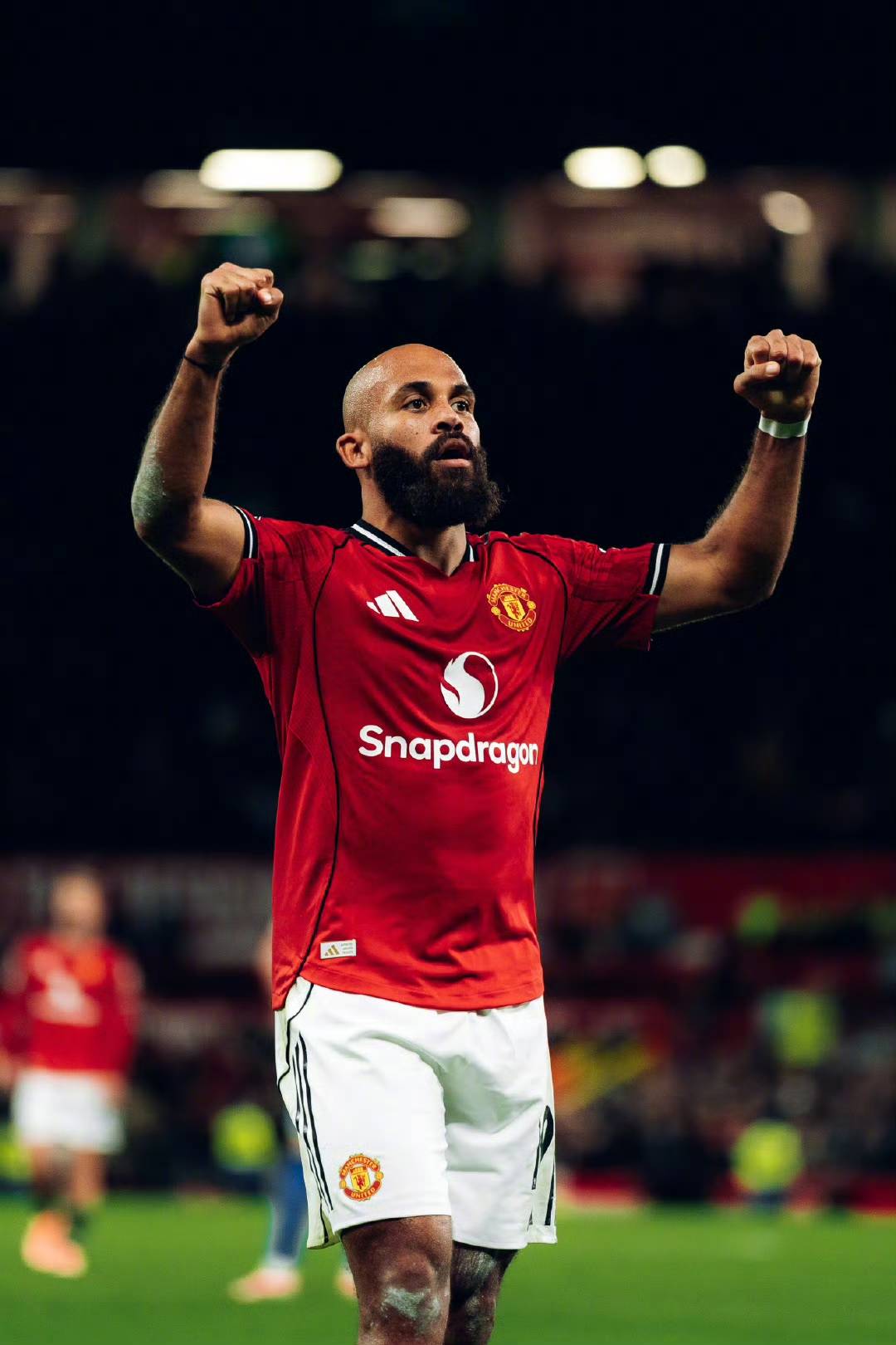 英超劲旅签下实力派中场,冲击争冠 英超劲旅签下实力派中场,冲击争冠